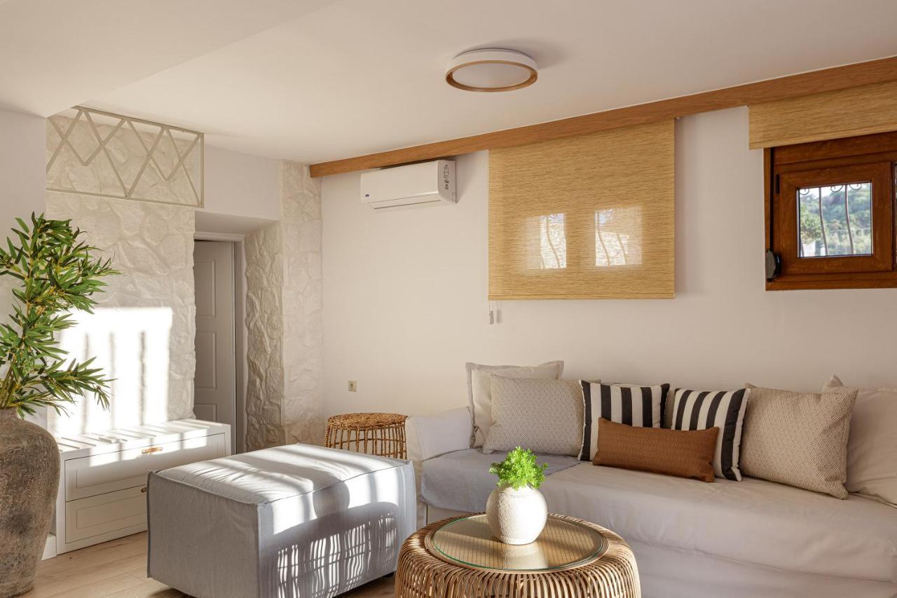 Villa Seashell -Wonderful Newly Renovated Villa On The Beach Galatás Zewnętrze zdjęcie