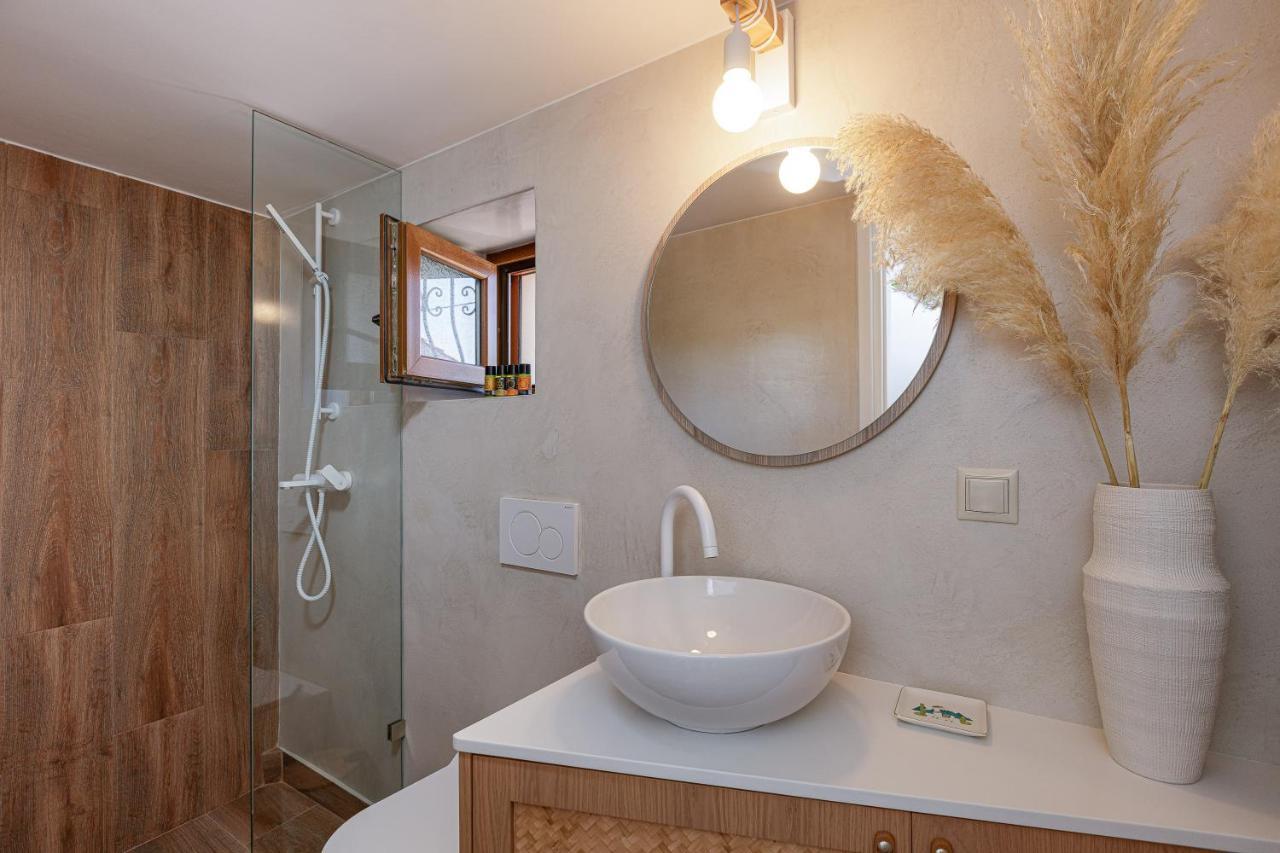 Villa Seashell -Wonderful Newly Renovated Villa On The Beach Galatás Zewnętrze zdjęcie
